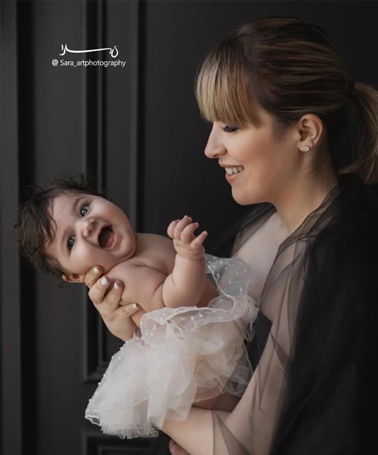 عکاسی کودکانه و احساسی با مادر