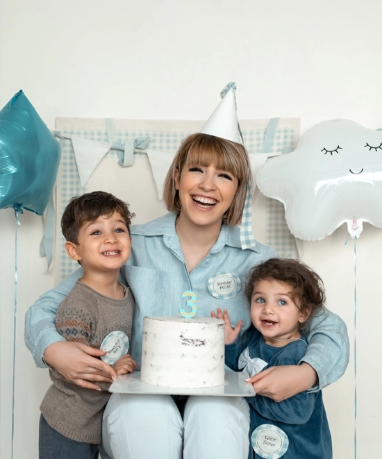 عکاسی کودکانه و احساسی با مادر