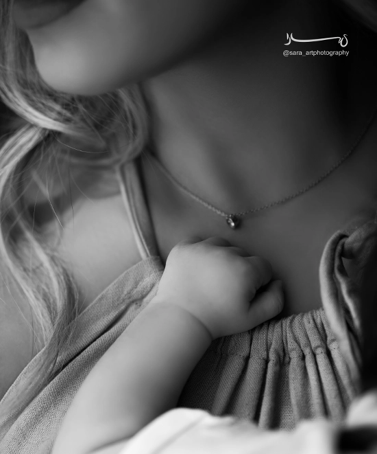 عکاسی کودکانه و احساسی با مادر