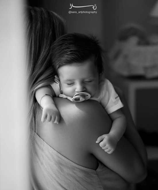 عکاسی کودکانه و احساسی با مادر