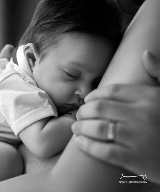 عکاسی کودکانه و احساسی با مادر