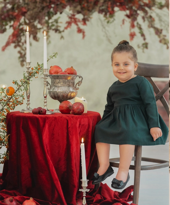 ژست عکاسی کودکانه در یلدا