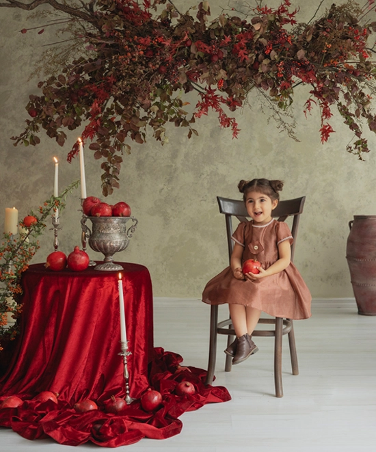 ژست عکاسی دخترانه برای یلدا