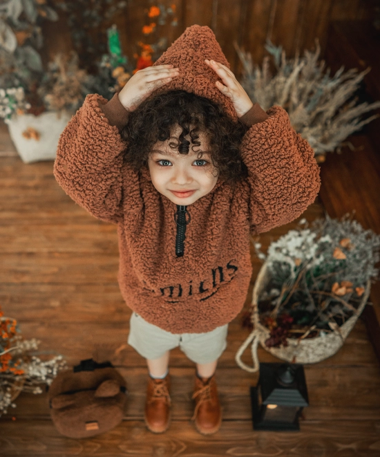 ژست عکاسی با لباس پاییزی