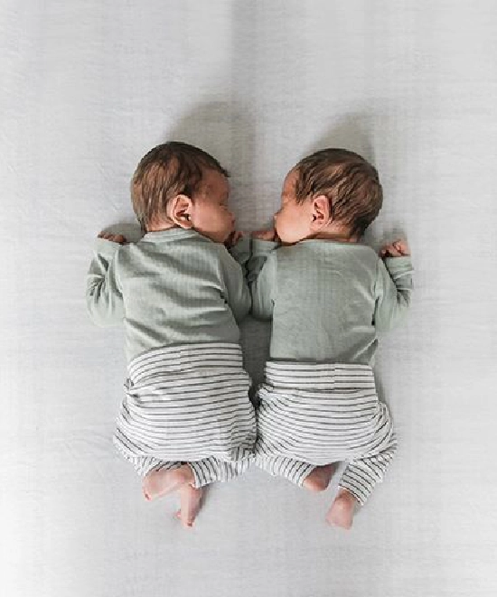 عکاسی از نوزاد دو قلو