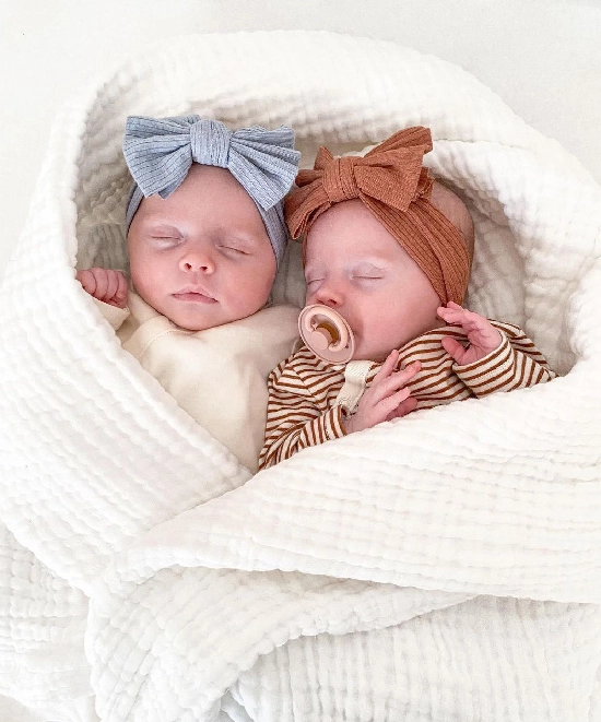 عکاسی از نوزاد دو قلو