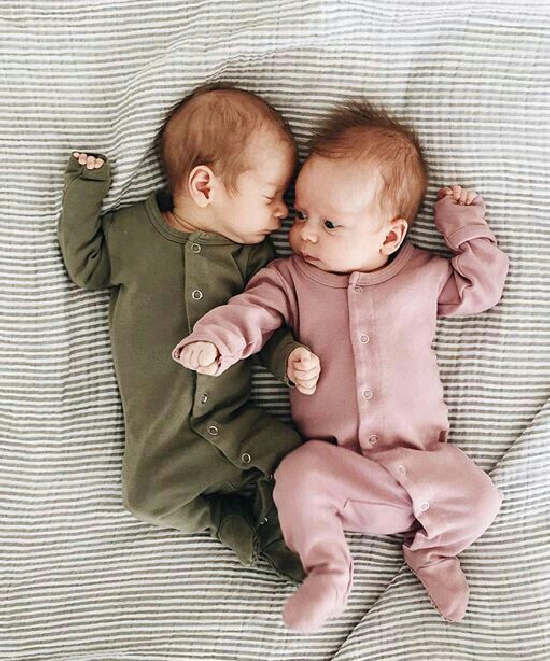 عکاسی از نوزاد دو قلو