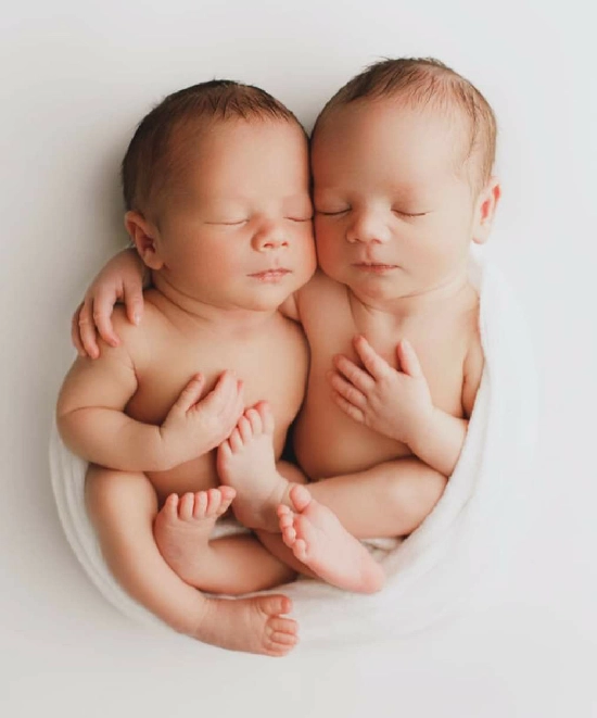 عکاسی از نوزاد دو قلو
