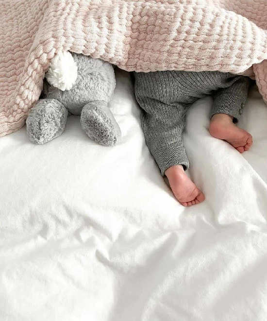 عکاسی نوزاد خوابیده بدون چهره