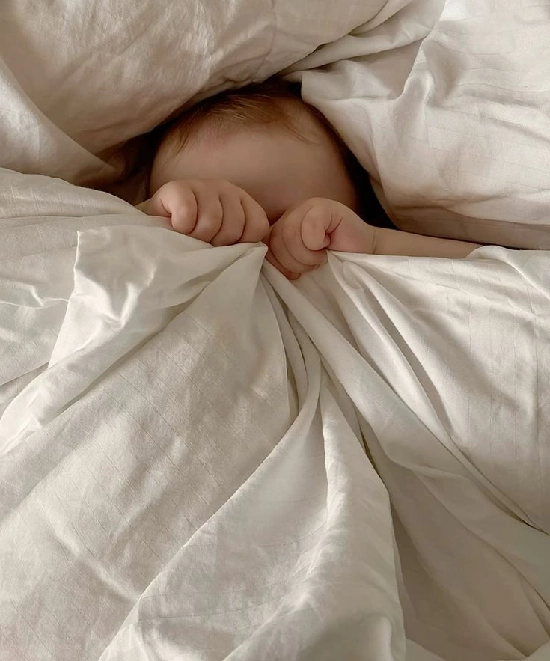 عکاسی کودک خوابیده بدون چهره