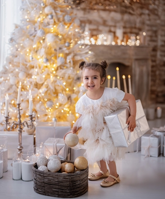 عکاسی کودکانه با کادو